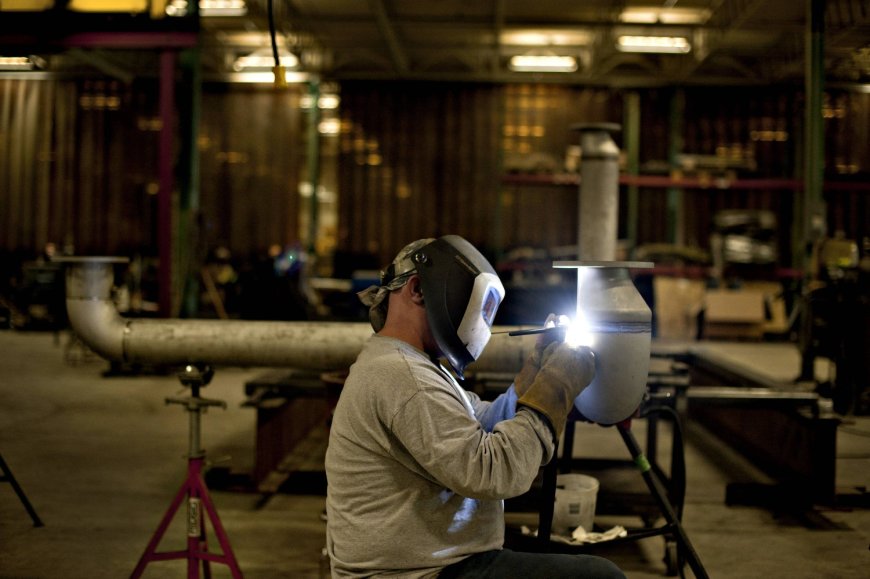 Japan’s core machinery orders fall 9.4% in March