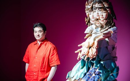 This is not AI. It’s intentionally, painstakingly human-made art.