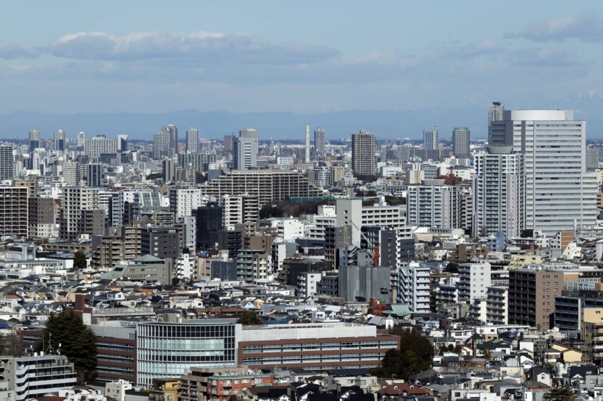 Japanese insurers sold domestic superlong bonds as yields soared