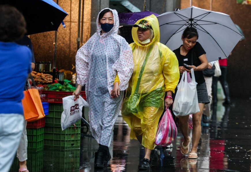 Asia’s vendors grapple with rising costs of ever-present plastics