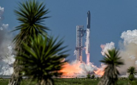 SpaceX conducts first successful Starship test flight since going public