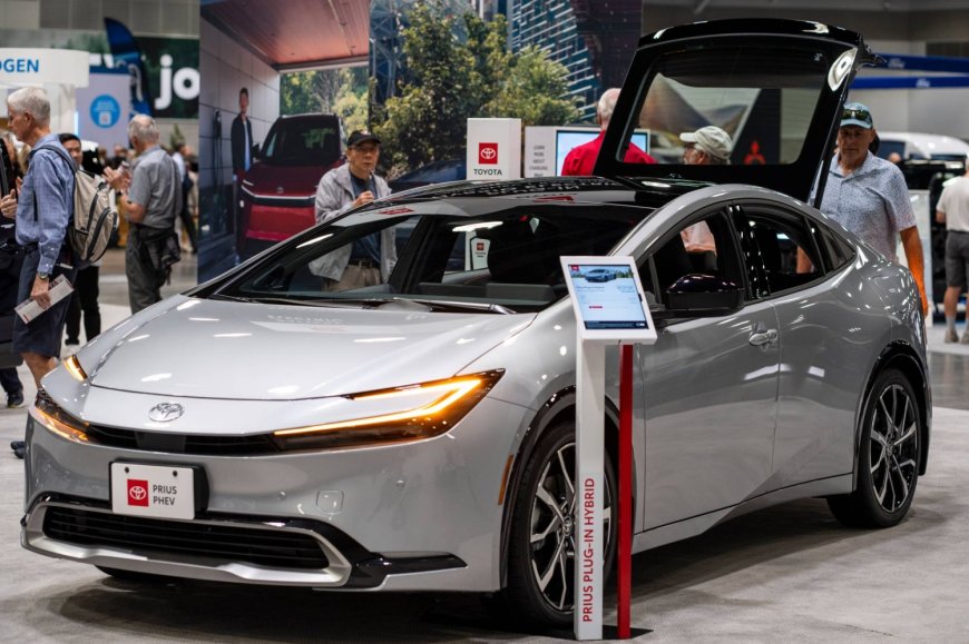 Toyota and Hyundai sales rise on hybrid demand while GM sits out