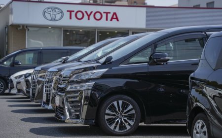 Toyota unveils ¥1 trillion share buyback and raises profit outlook