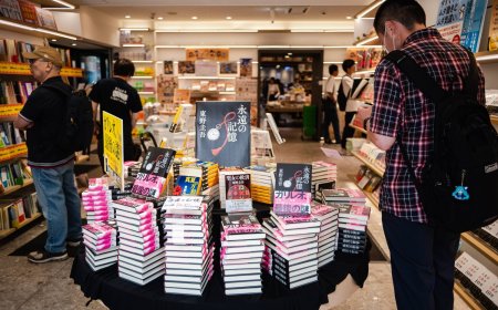 Fans rush to buy copy of Keigo Higashino’s final work
