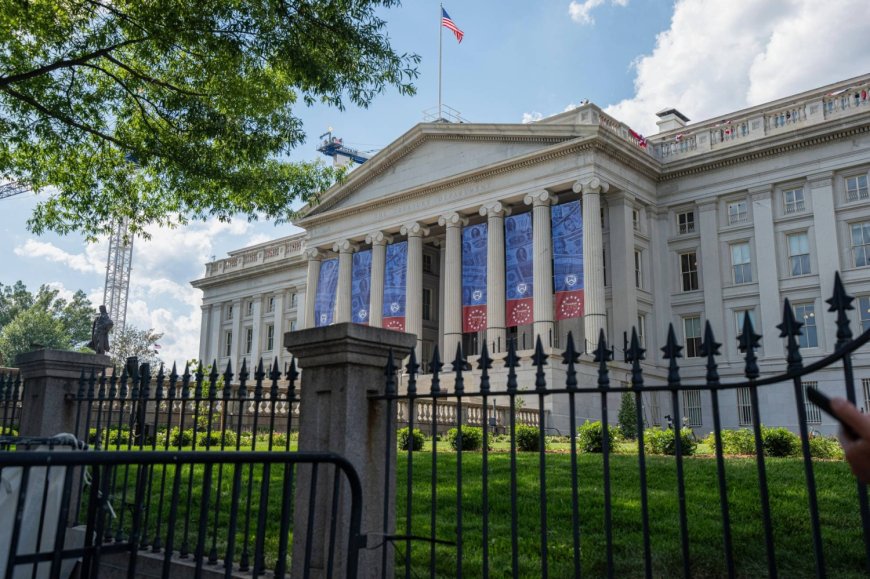 Pimco expects elevated term premium, says bonds are attractive