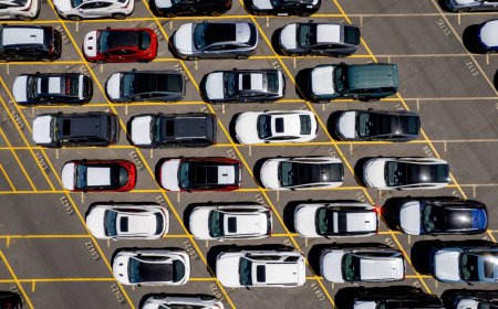 Japanese carmakers brace for profit hit after yen strengthens