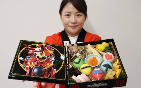 Department stores adapt <i>osechi</i> New Year’s dishes to youth trends