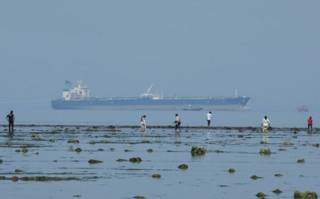 World running short of supertankers threatens long-haul oil flow