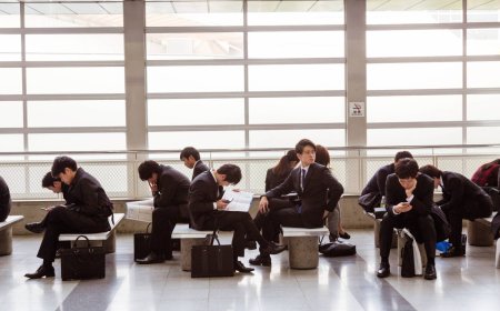 Japan banks, hedge funds tussle for top graduates amid jobs boom