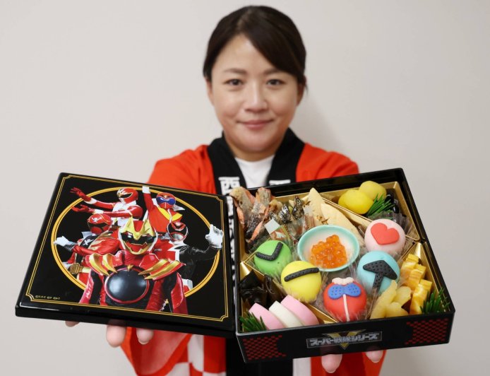 Department stores adapt <i>osechi</i> New Year’s dishes to youth trends