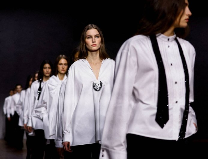 Lavish runway shows target wealthiest shoppers as others spend less on luxury