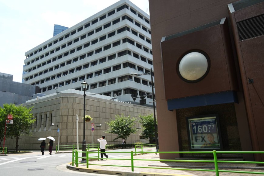 Yamaguchi Financial to dump more Japan bonds on faster BOJ hikes