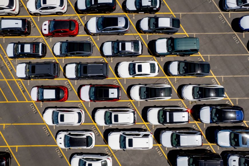 Japanese carmakers brace for profit hit after yen strengthens