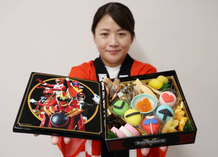 Department stores adapt <i>osechi</i> New Year’s dishes to youth trends