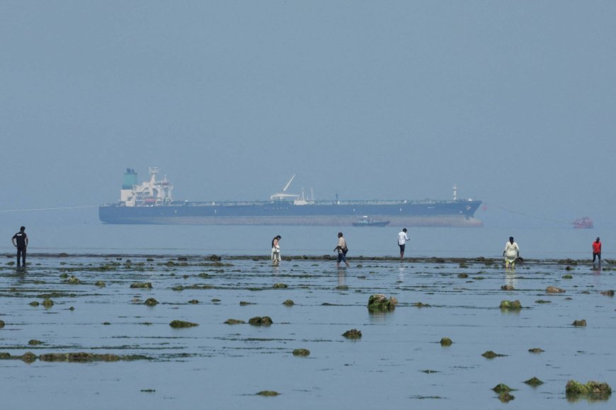 World running short of supertankers threatens long-haul oil flow