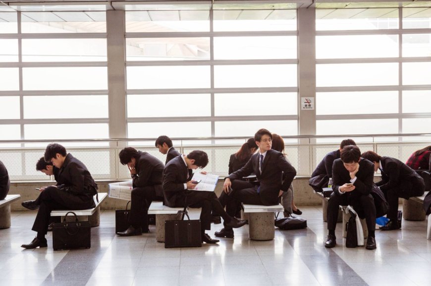 Japan banks, hedge funds tussle for top graduates amid jobs boom