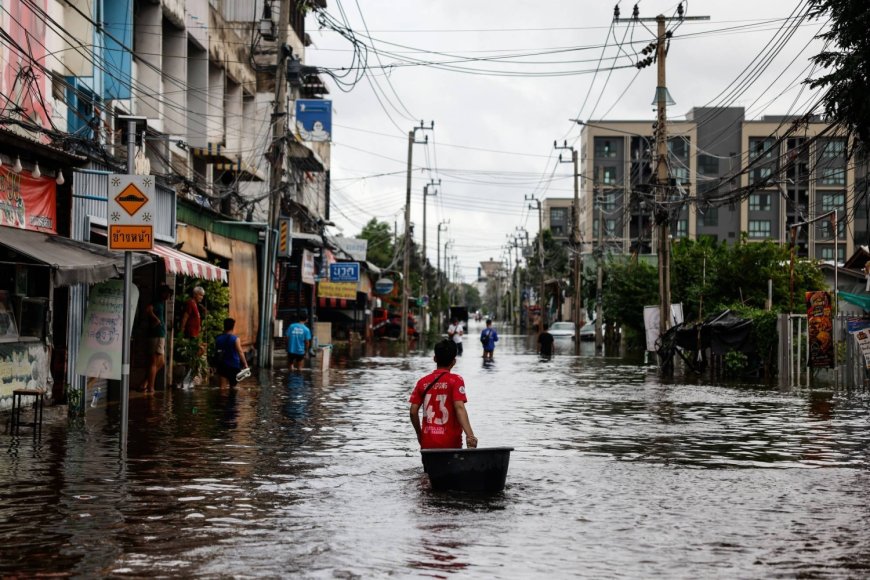 Thailand floods hit Thai Airways, Honda as disruption spreads