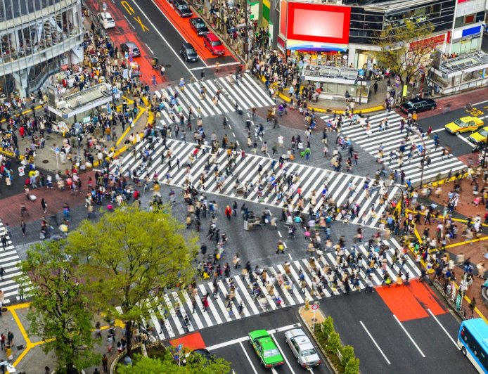 Japanese inflation breaks 2% for the first time this year